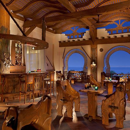 Charmillion Club Resort Sharm el Sheikh Esterno foto The restaurant at the resort