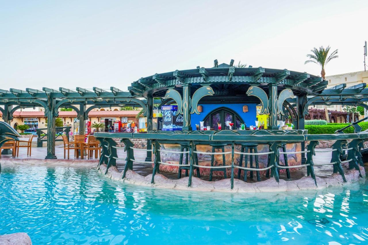 Charmillion Club Resort Sharm el Sheikh Esterno foto The swimming pool at the hotel