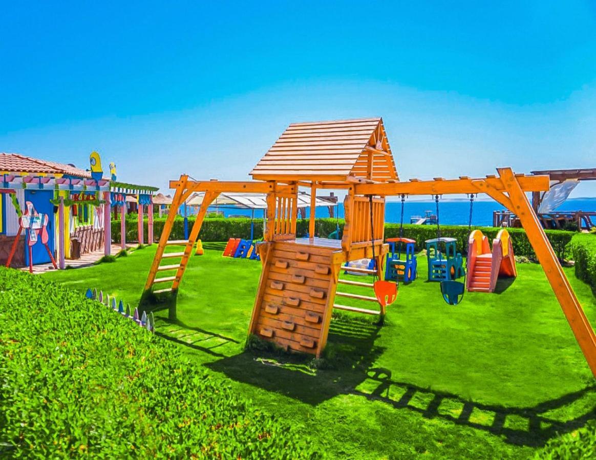 Charmillion Club Resort Sharm el Sheikh Esterno foto Playground at the resort