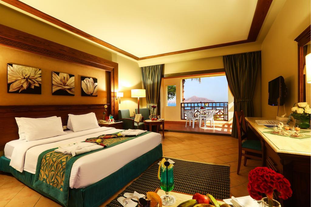 Charmillion Club Resort Sharm el Sheikh Esterno foto A room at the Hilton Sharm El Sheikh