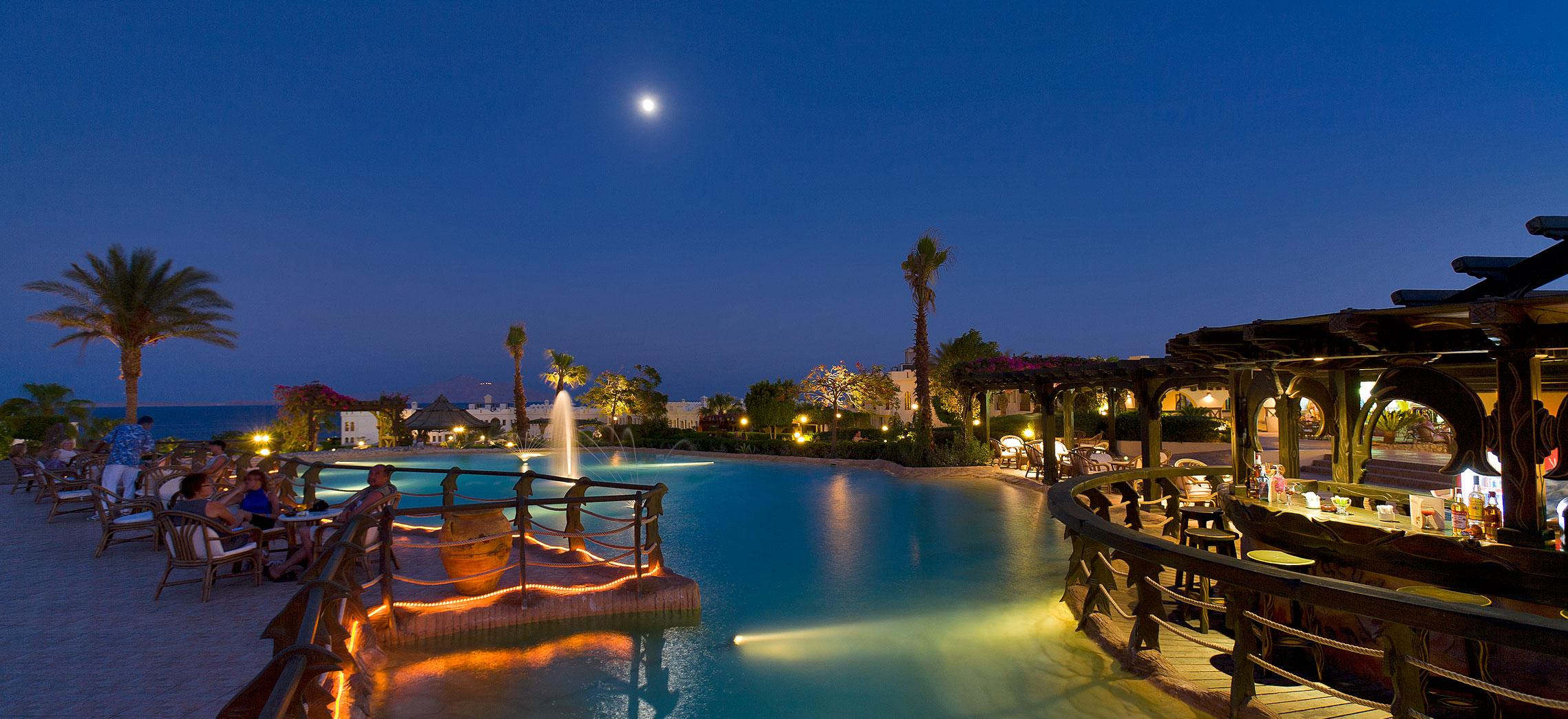 Charmillion Club Resort Sharm el Sheikh Esterno foto The resort at night